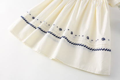 AM1682夏季復古宮廷風娃娃領刺繡花朵設計寬鬆泡泡袖裙子2024.03.29