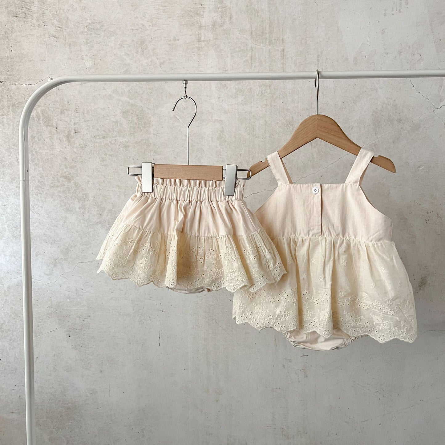 DK2403韓版刺繡花邊吊帶哈衣裙純棉百搭麵包褲2023.07.04
