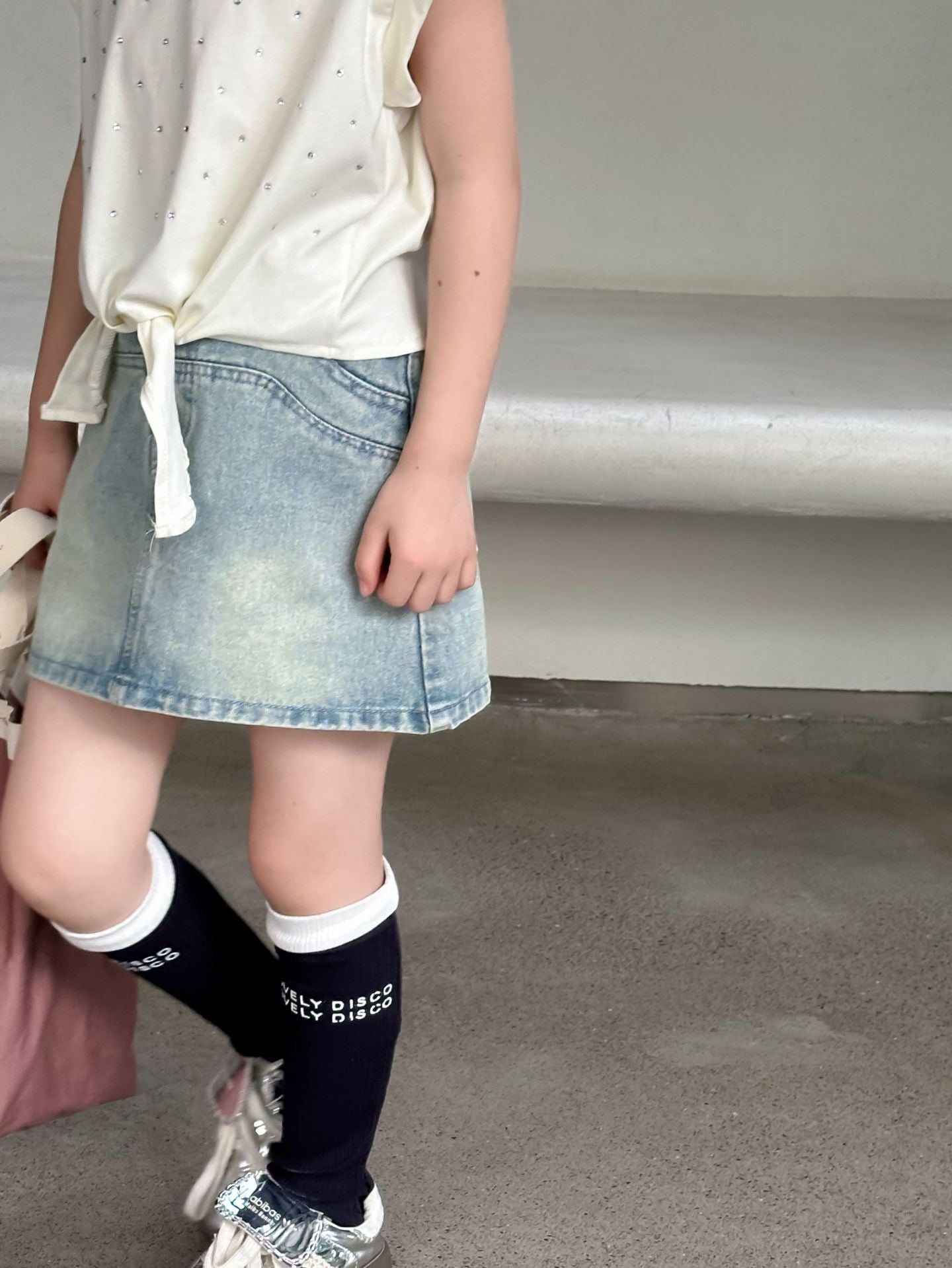 CJ4103夏季女童設計感燙鑽無袖純色上衣2024.06.11