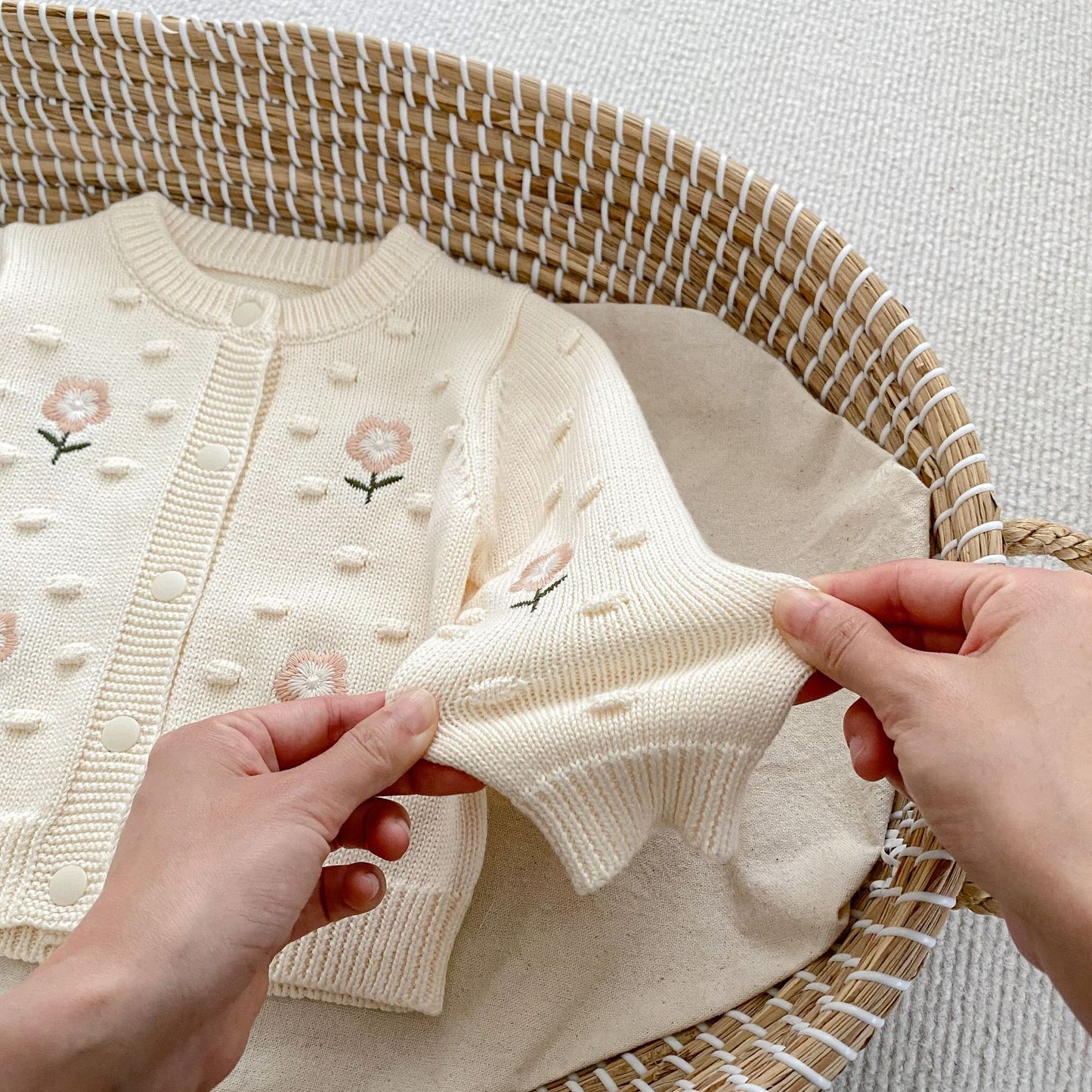 DK2097秋季女童甜美針織純棉花朵刺繡圓領長袖外套2024.07.05