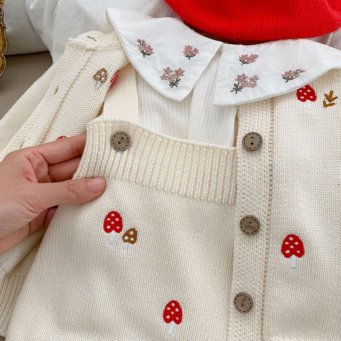 DD2023春秋蘑菇刺繡毛衣外套+無袖背帶寶寶褲2023.12.15